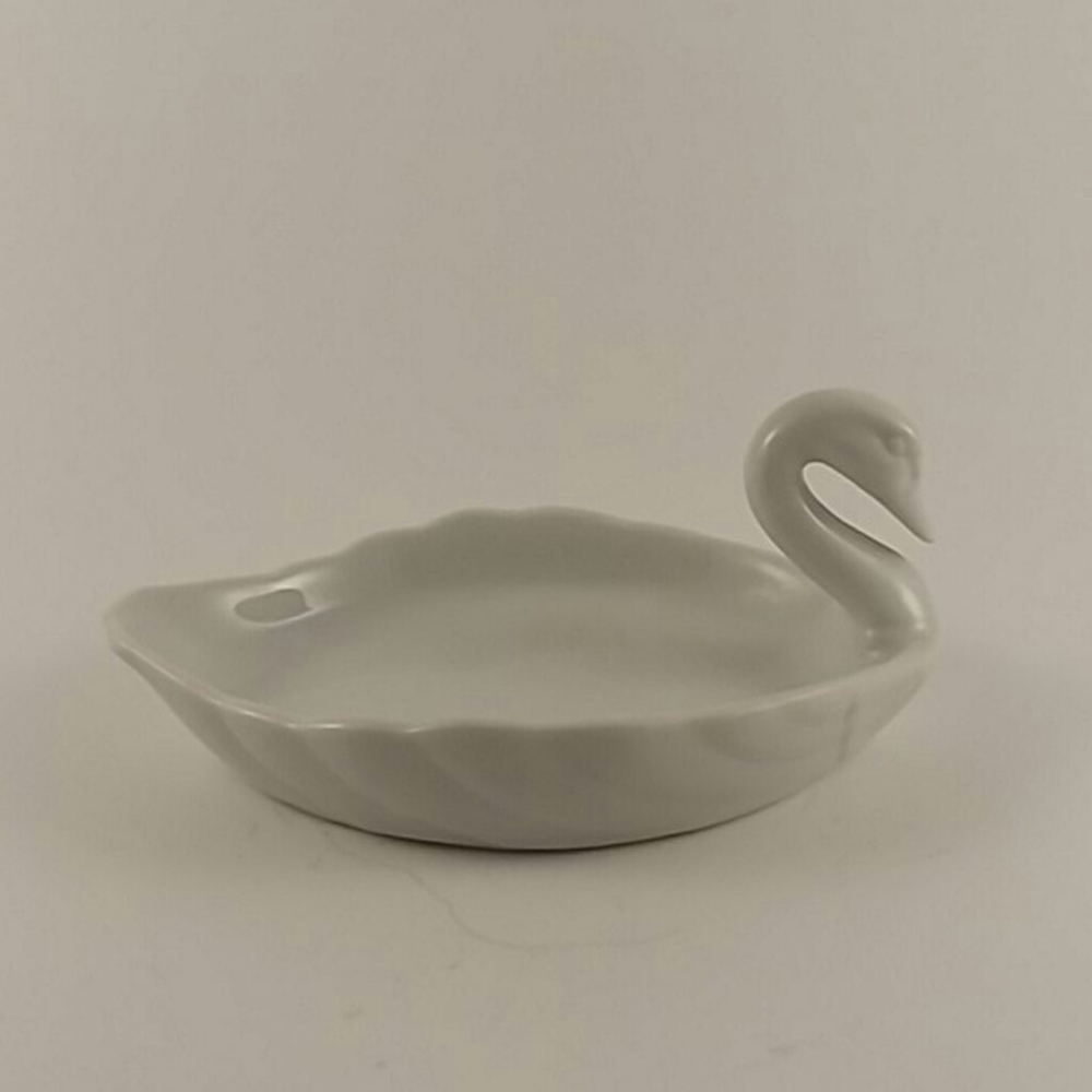 Fine china swan dish